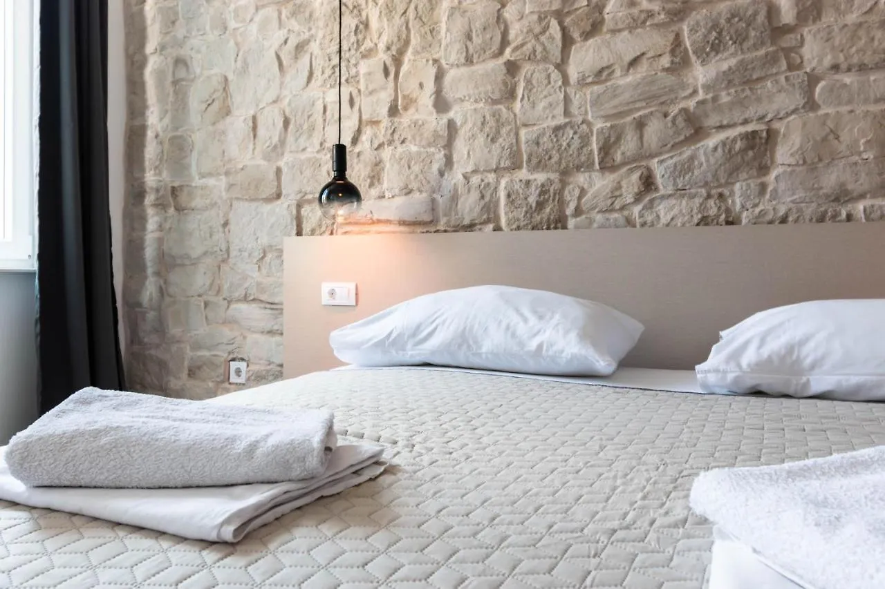 L&B City Center Studios Apartments Pula Hırvatistan