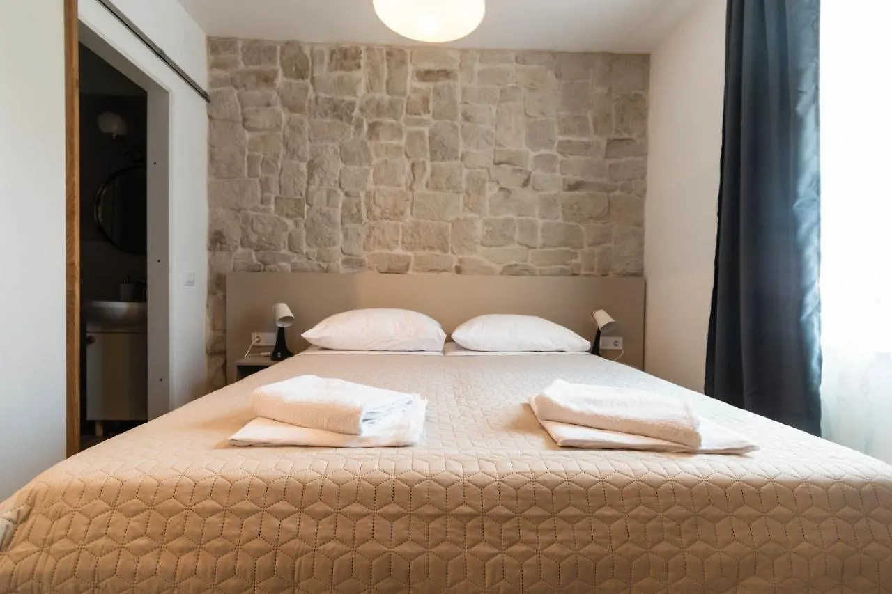 L&B City Center Studios Apartments 3*, Pula