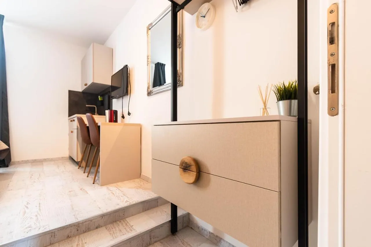 Gasthuis L&B City Center Studios Apartments Pula