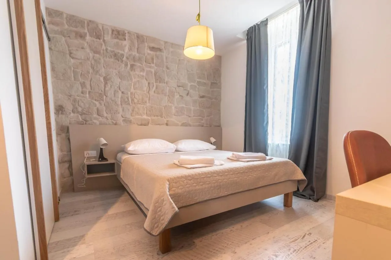 L&B City Center Studios Apartments 3*, Pula